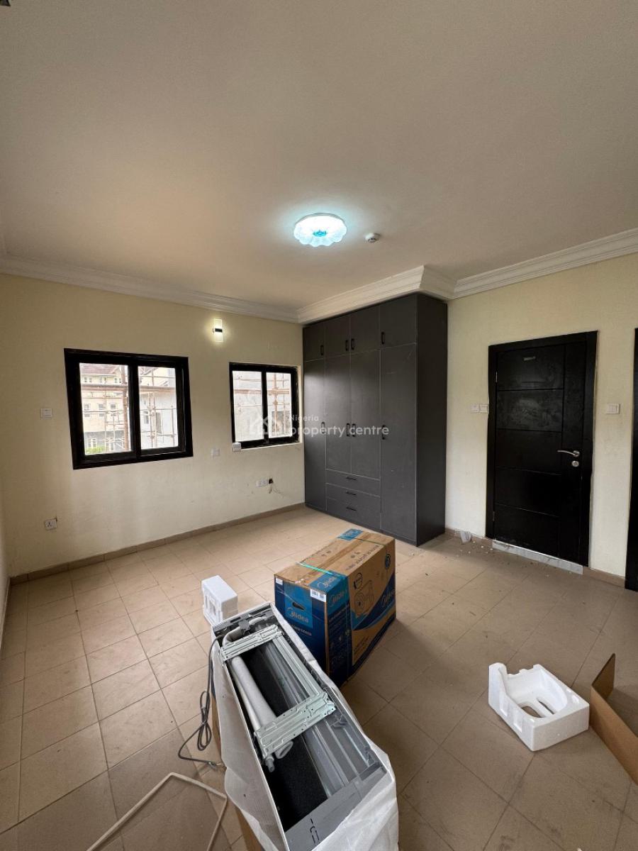 Well Maintained 3bedroom Flat with Ac and Bq, Lekki Phase 1, Lekki, Lagos, Flat / Apartment for Rent