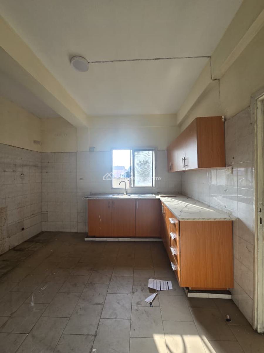 Spacious 2 Bedroom Flat, Mende, Maryland, Lagos, Flat / Apartment for Rent