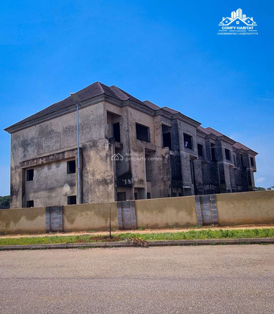 Distress 4bedroom with  2 Living Rooms Plus Bq, Turkish Hospital, Karmo, Abuja, House for Sale