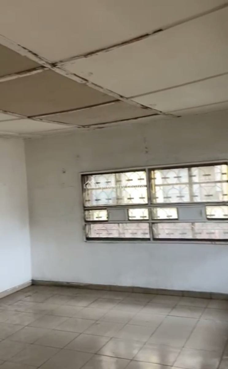 Spacious 3 Bedroom Up Flat., Anthony, Maryland, Lagos, Flat / Apartment for Rent