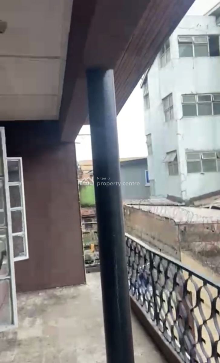 Spacious 3 Bedroom Up Flat., Anthony, Maryland, Lagos, Flat / Apartment for Rent