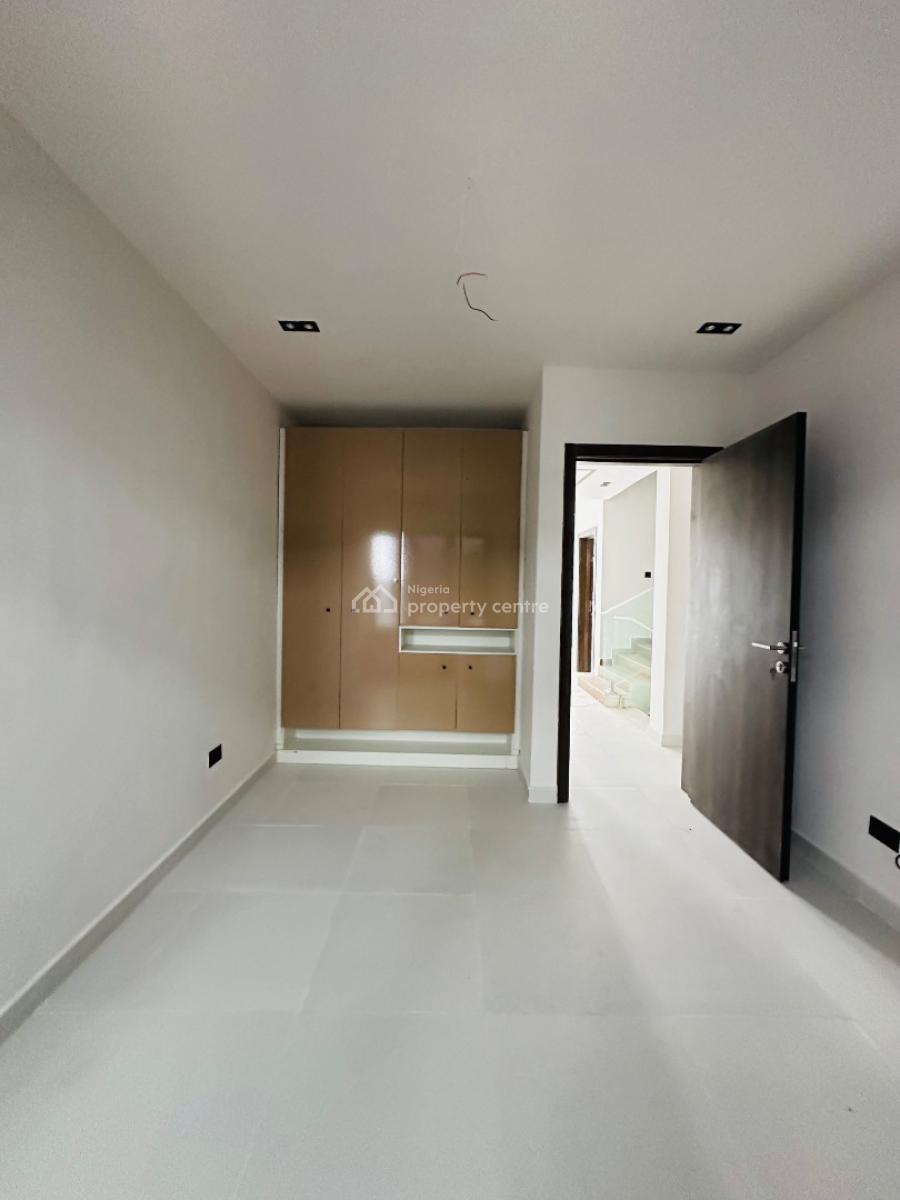 Beautifully Carved 4 Bedroom Terrace Duplex with Bq, Pool & Playground, Lekki Phase 1, Lekki, Lagos, Terraced Duplex for Rent