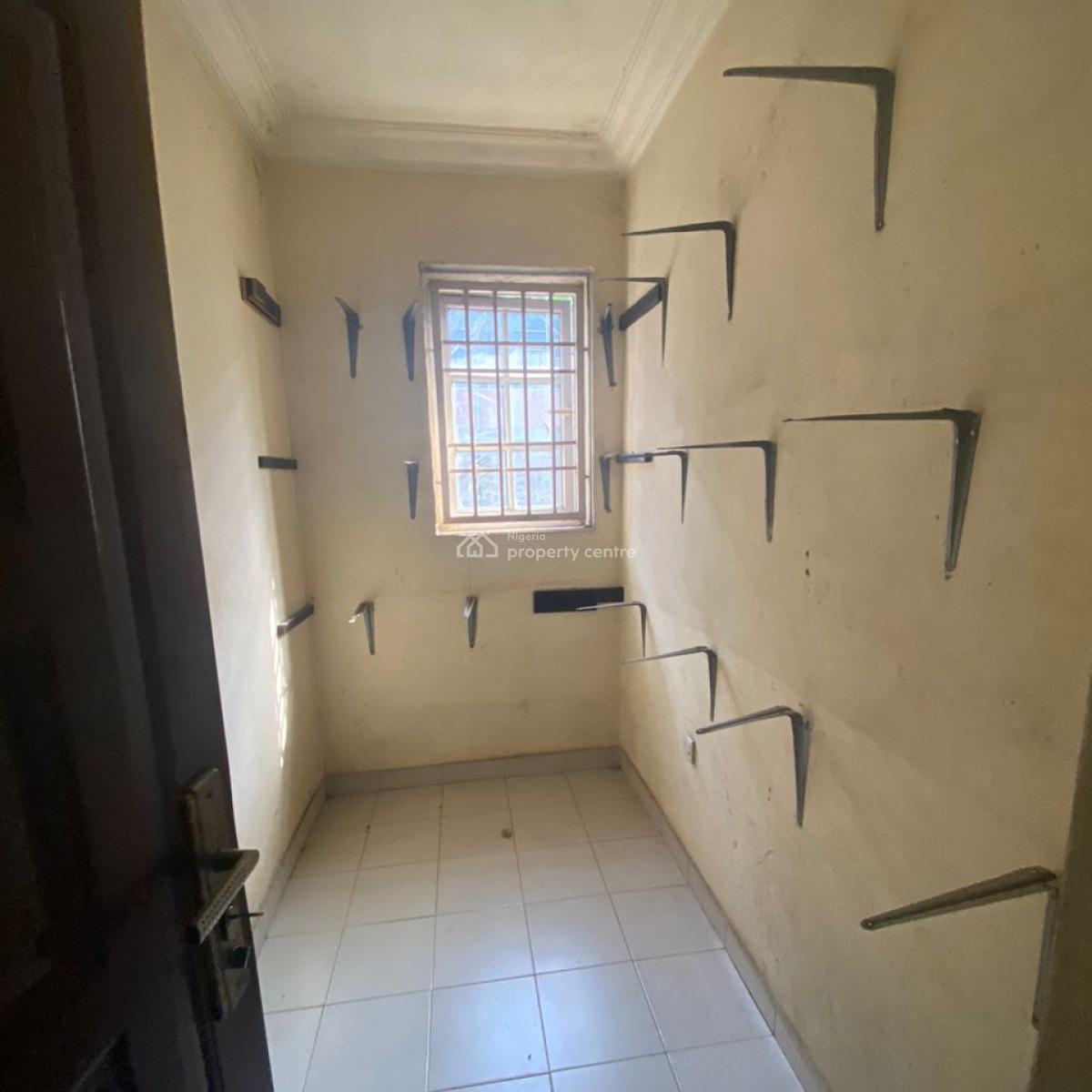 Sharp 3 Bedroom Flat, Second Floor, 1st Avenue, Gwarinpa, Abuja, Flat / Apartment for Rent