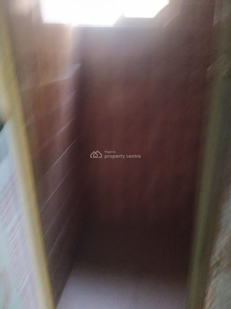 Neat 2 Bedroom Flat, Gra Phase 2, Magodo, Lagos, Flat / Apartment for Rent