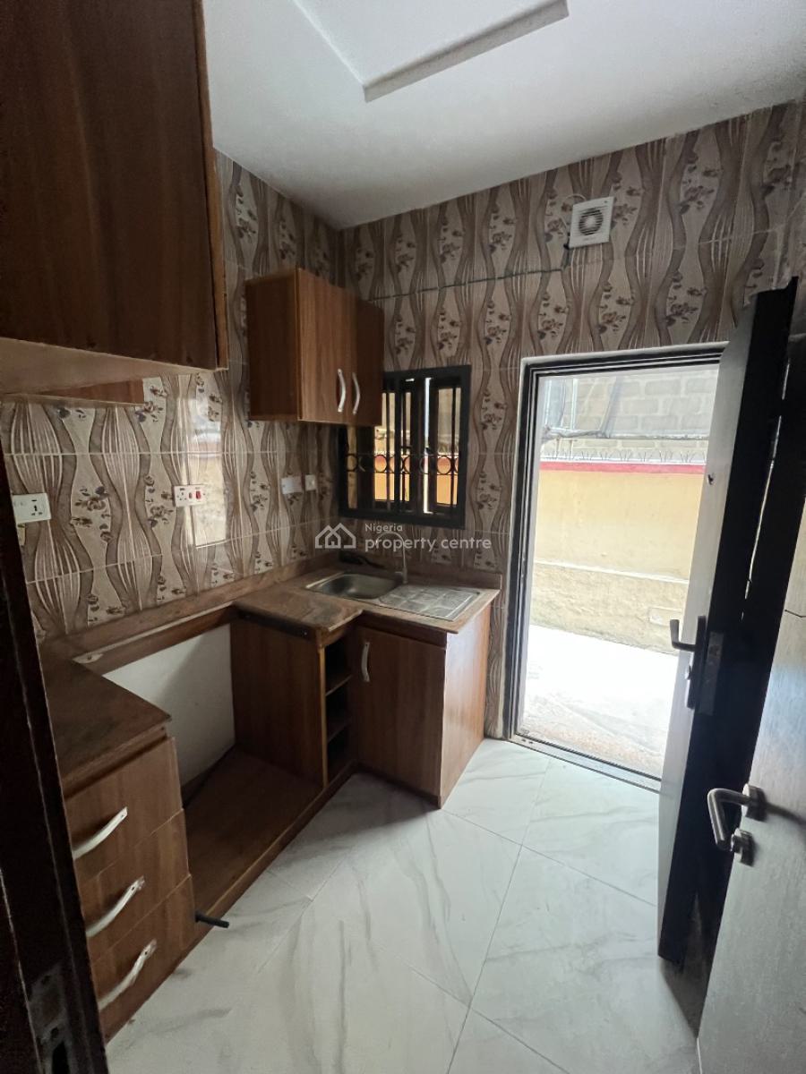 Super-clean 3-bedroom Flat (all Rooms En-suit) in a Secure Estate, Lekki Phase 1, Lekki, Lagos, Flat / Apartment for Rent