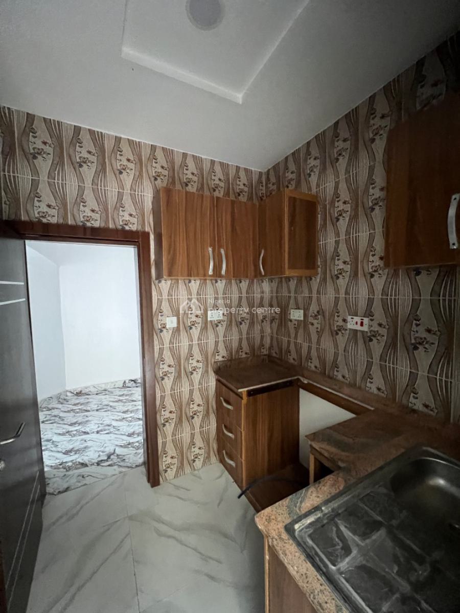 Super-clean 3-bedroom Flat (all Rooms En-suit) in a Secure Estate, Lekki Phase 1, Lekki, Lagos, Flat / Apartment for Rent