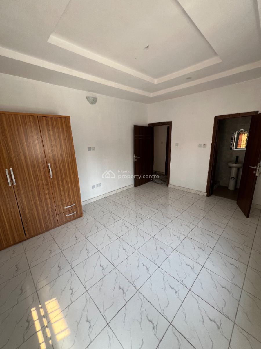 Super-clean 3-bedroom Flat (all Rooms En-suit) in a Secure Estate, Lekki Phase 1, Lekki, Lagos, Flat / Apartment for Rent