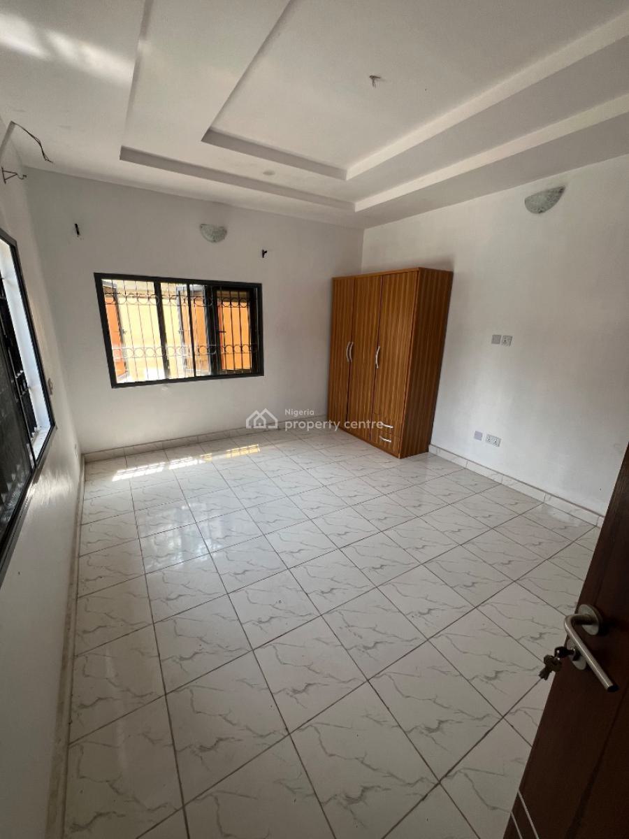 Super-clean 3-bedroom Flat (all Rooms En-suit) in a Secure Estate, Lekki Phase 1, Lekki, Lagos, Flat / Apartment for Rent