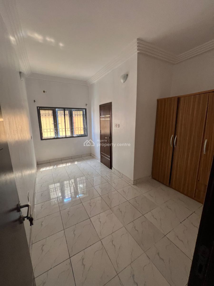 Super-clean 3-bedroom Flat (all Rooms En-suit) in a Secure Estate, Lekki Phase 1, Lekki, Lagos, Flat / Apartment for Rent