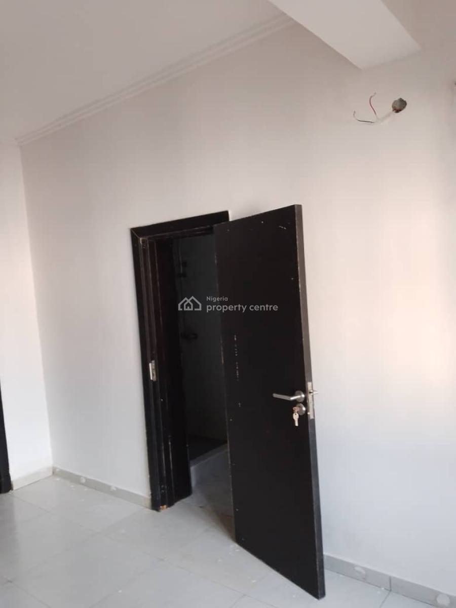 Spacious 3 Bedroom Flat, Osapa, Lekki, Lagos, Flat / Apartment for Rent
