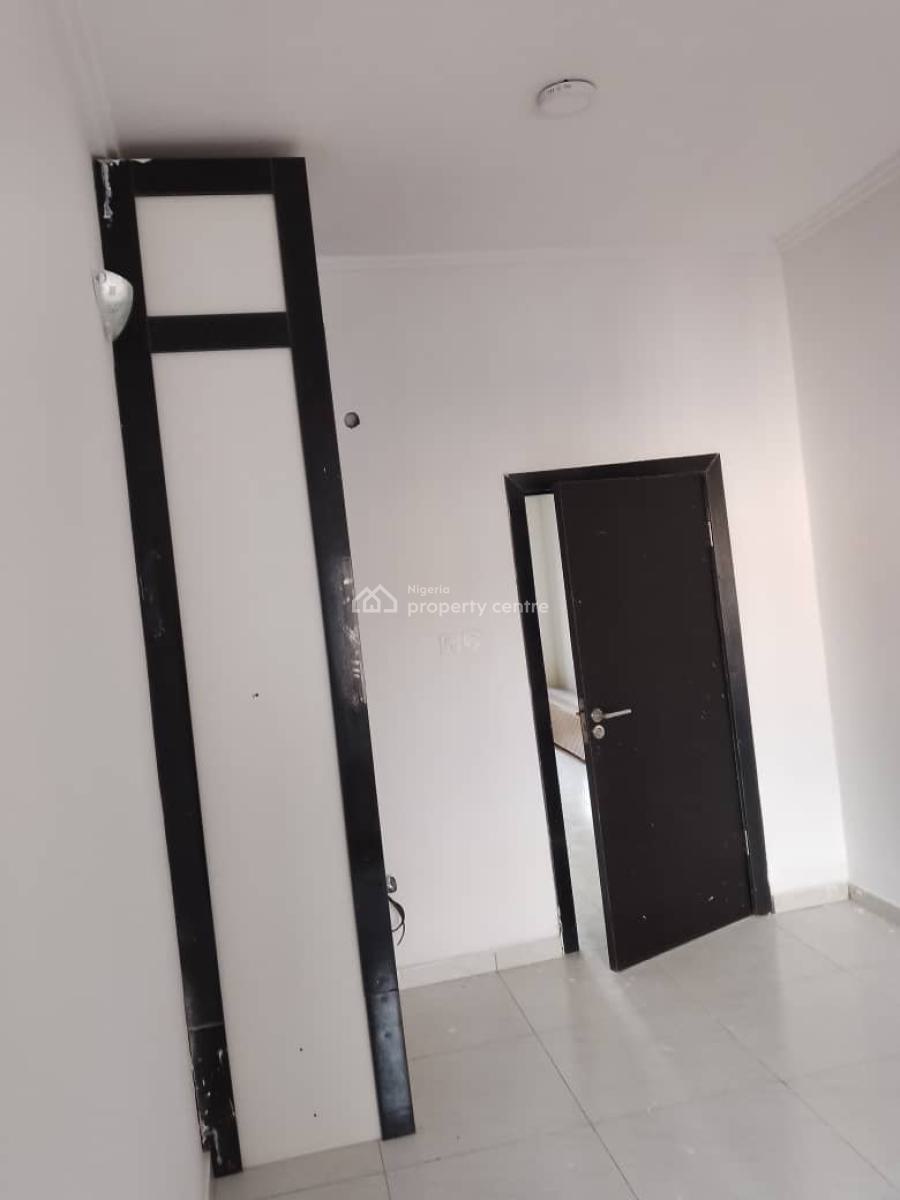 Spacious 3 Bedroom Flat, Osapa, Lekki, Lagos, Flat / Apartment for Rent