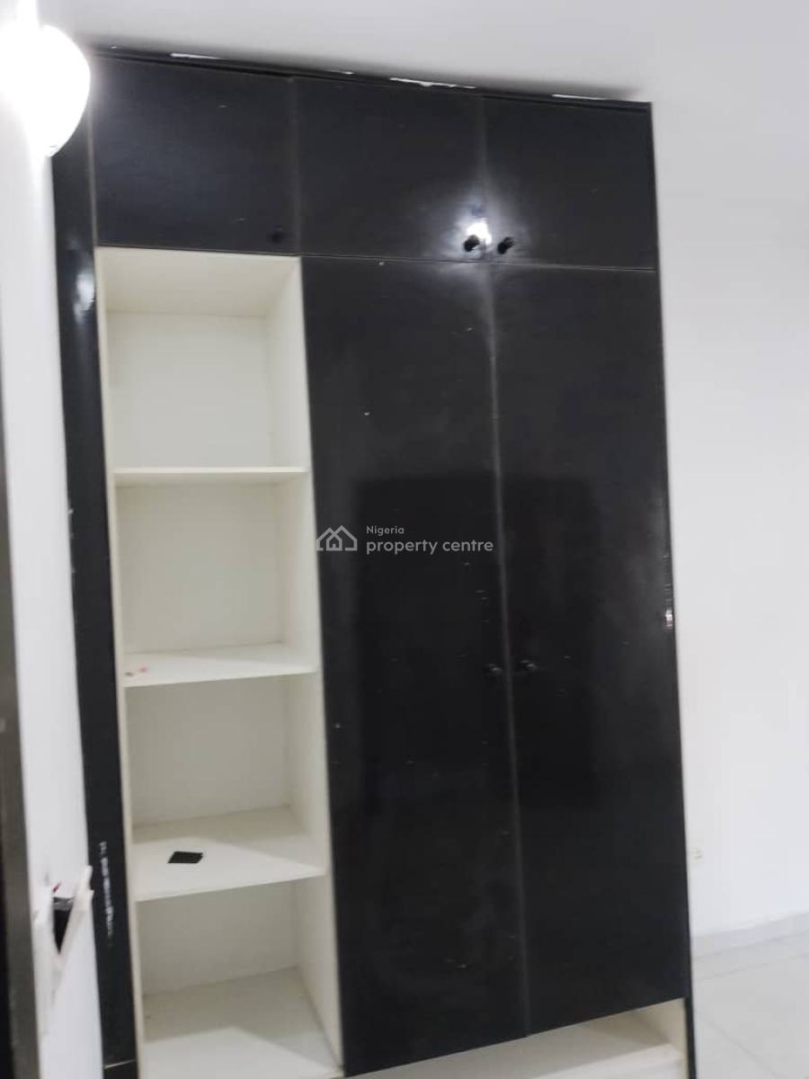 Spacious 3 Bedroom Flat, Osapa, Lekki, Lagos, Flat / Apartment for Rent