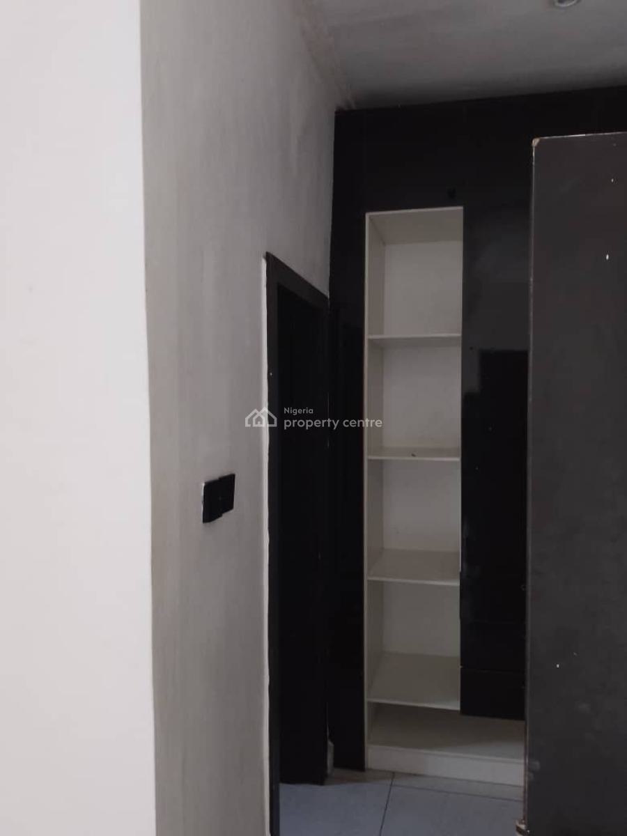 Spacious 3 Bedroom Flat, Osapa, Lekki, Lagos, Flat / Apartment for Rent