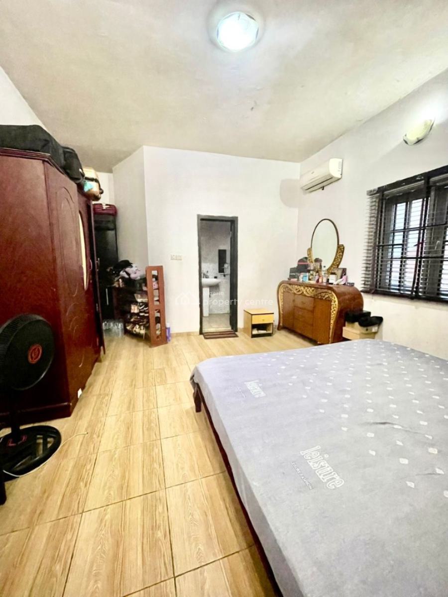 Distress Luxury 2bedroom Flat, Chevron, Lekki, Lagos, Flat / Apartment for Sale