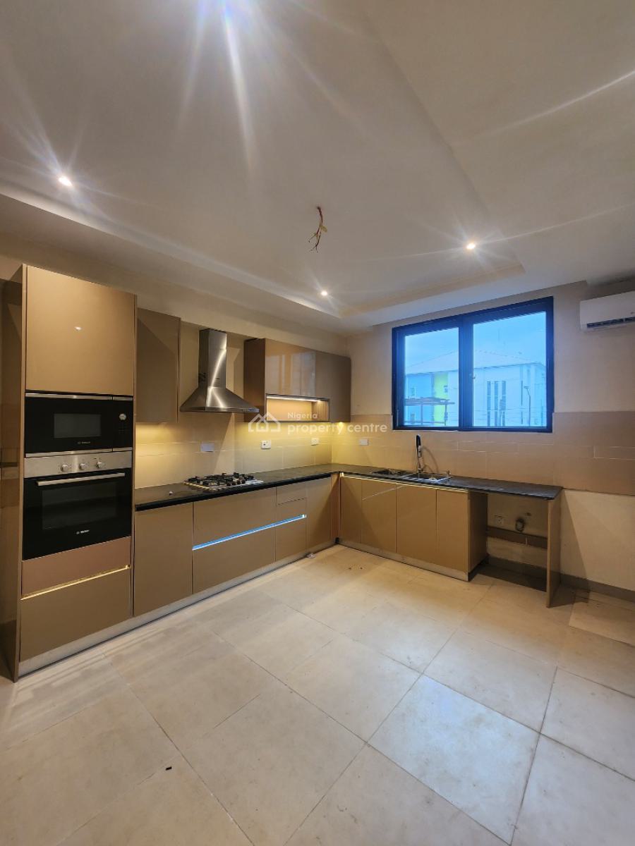 Beautiful 3 Bedroom Apartment with Bq, Elevator, Gym, Pool, Lekki Phase 1, Lekki, Lagos, Flat / Apartment for Sale