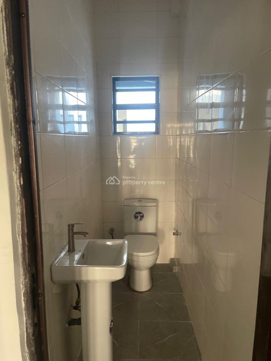 2bed Inside an Estate, Ologolo, Ologolo, Lekki, Lagos, Flat / Apartment for Rent