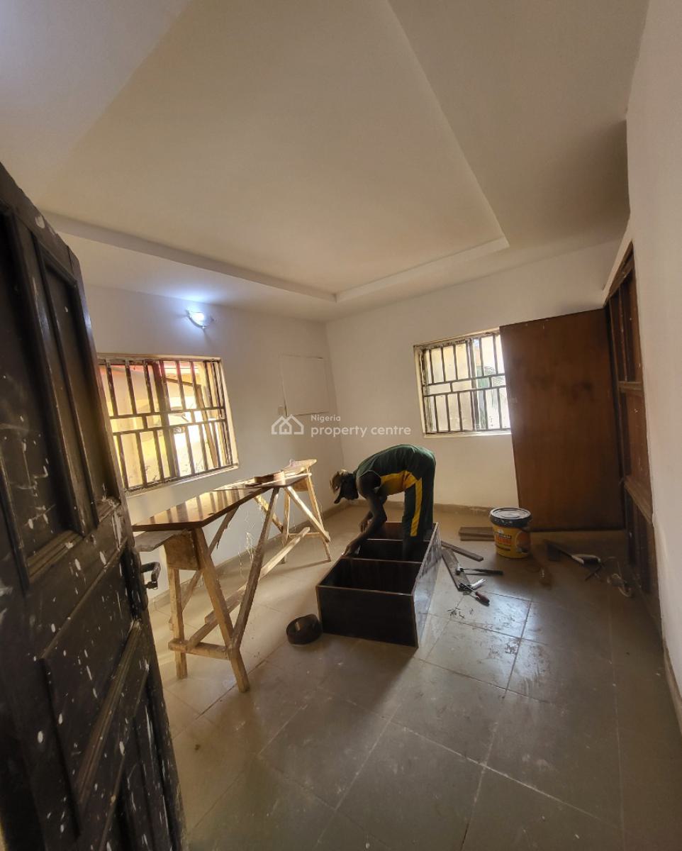 Luxurious Massive 1 Bedroom Flat, By Old Secretariat, Area 1, Garki, Abuja, Flat / Apartment for Rent