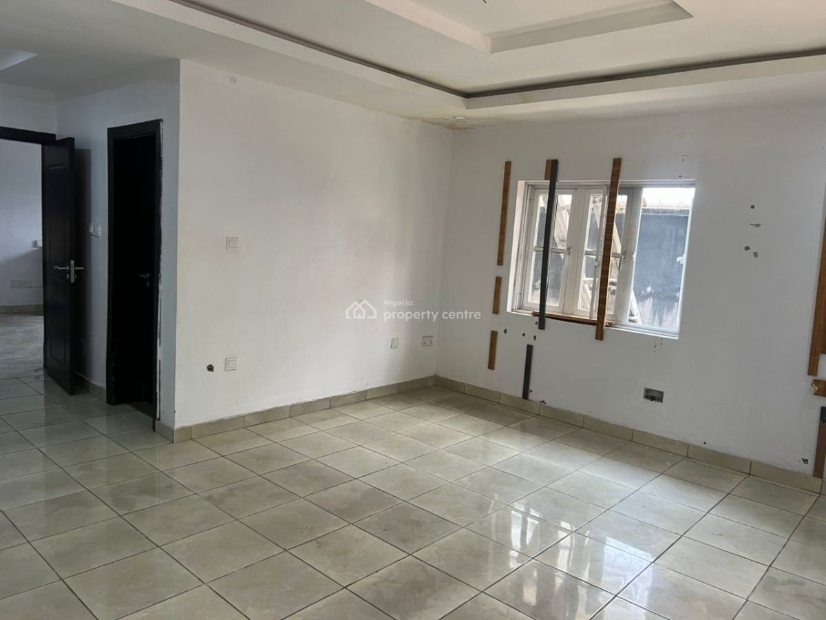 Fully Serviced and Spacious 1 Bedroom Flat with 24hrs Light., Off Oladimeji Alo Street, Lekki Phase 1, Lekki, Lagos, Mini Flat (room and Parlour) for Rent