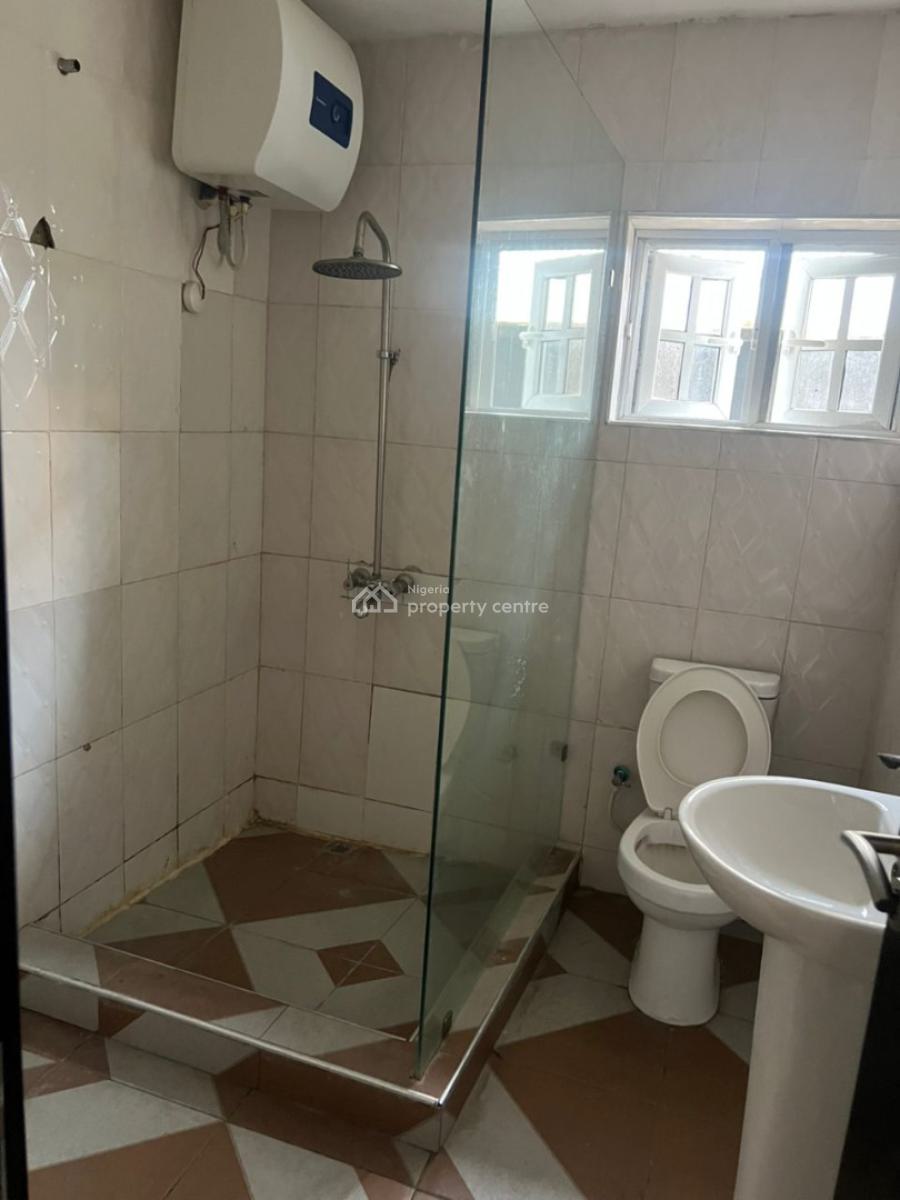 Fully Serviced and Spacious 1 Bedroom Flat with 24hrs Light., Off Oladimeji Alo Street, Lekki Phase 1, Lekki, Lagos, Mini Flat (room and Parlour) for Rent
