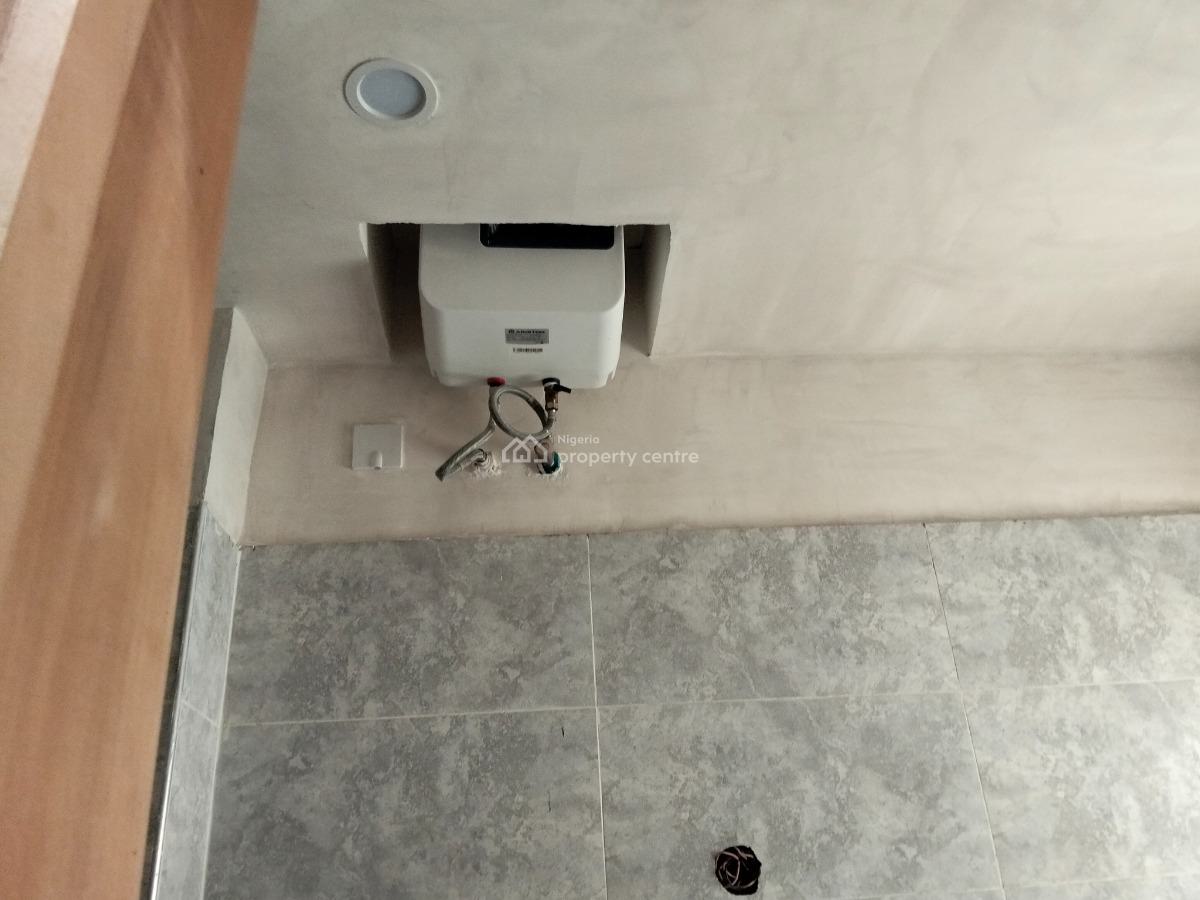 Exciting 2 Bedroom Flat, Lekki, Lagos, Flat / Apartment for Sale