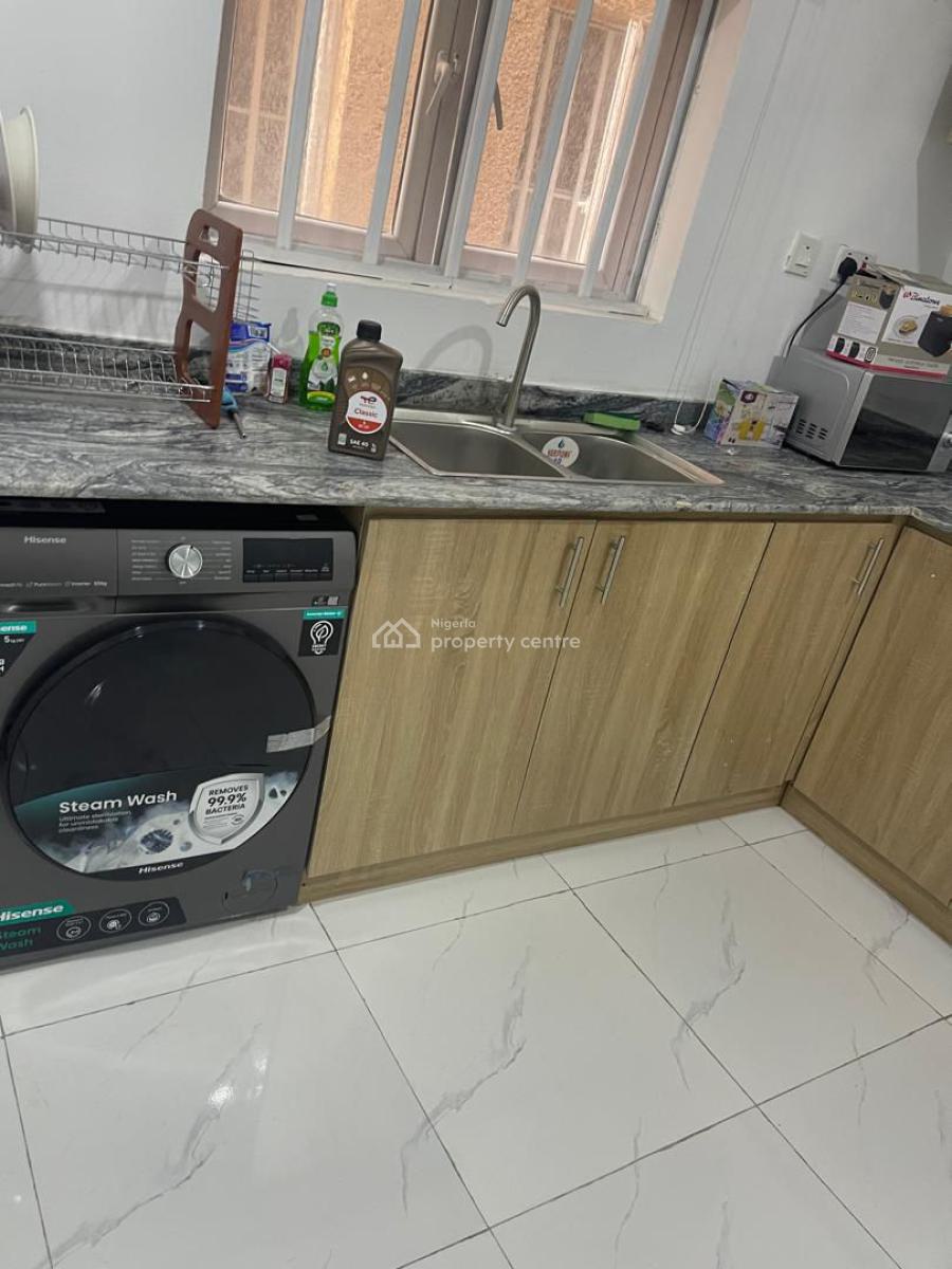 a Well Built Spacious 2 Bedroom Flat Ensuite, Alagomeji, Yaba, Lagos, Flat / Apartment for Sale