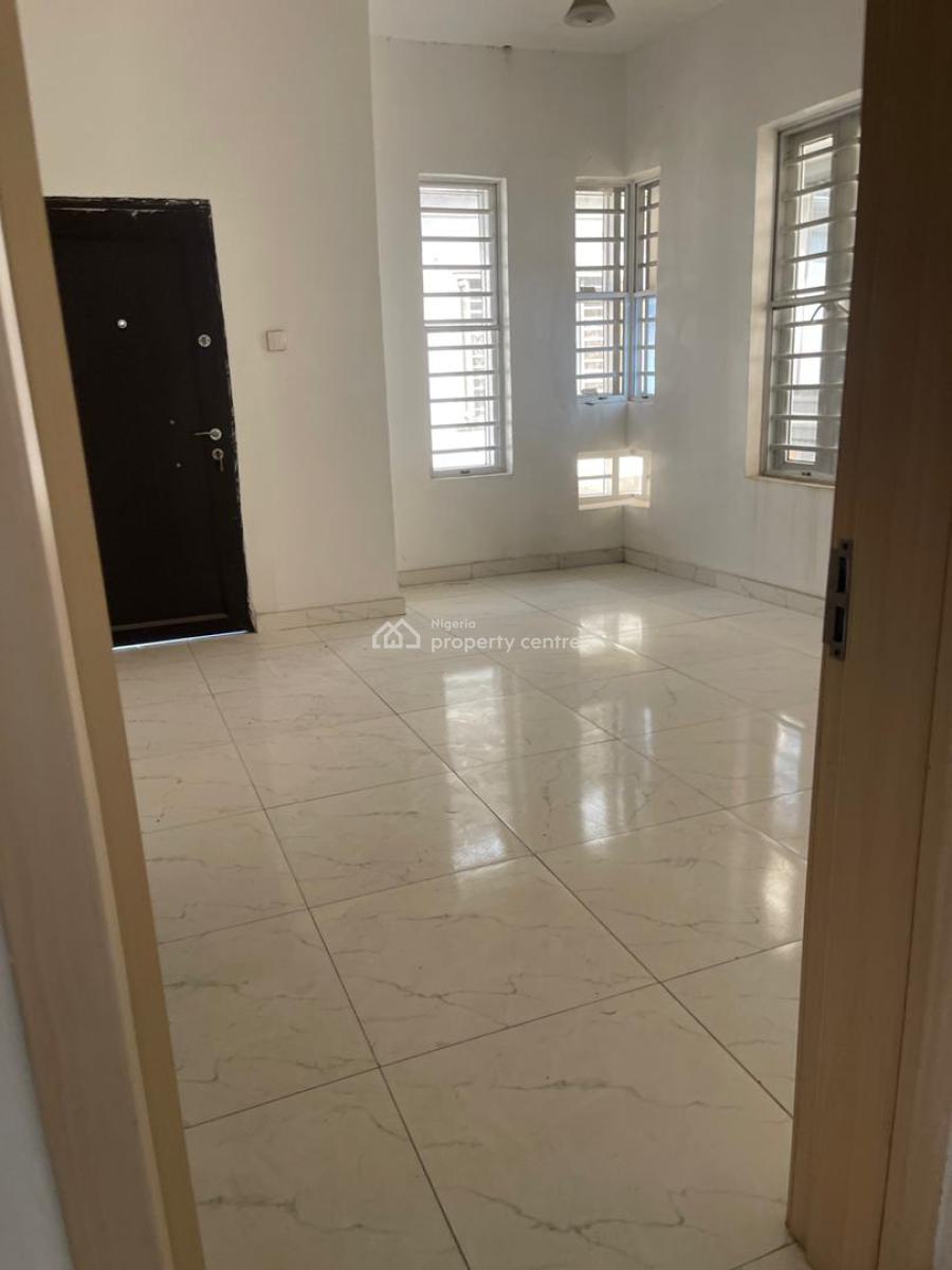 Distress 4 Bedroom Duplex Ikota Gra, Ikota Gra, Ikota, Lekki, Lagos, Semi-detached Duplex for Sale