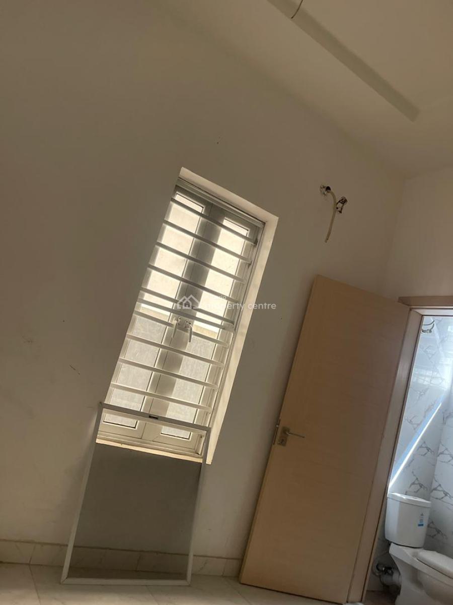 Distress 4 Bedroom Duplex Ikota Gra, Ikota Gra, Ikota, Lekki, Lagos, Semi-detached Duplex for Sale