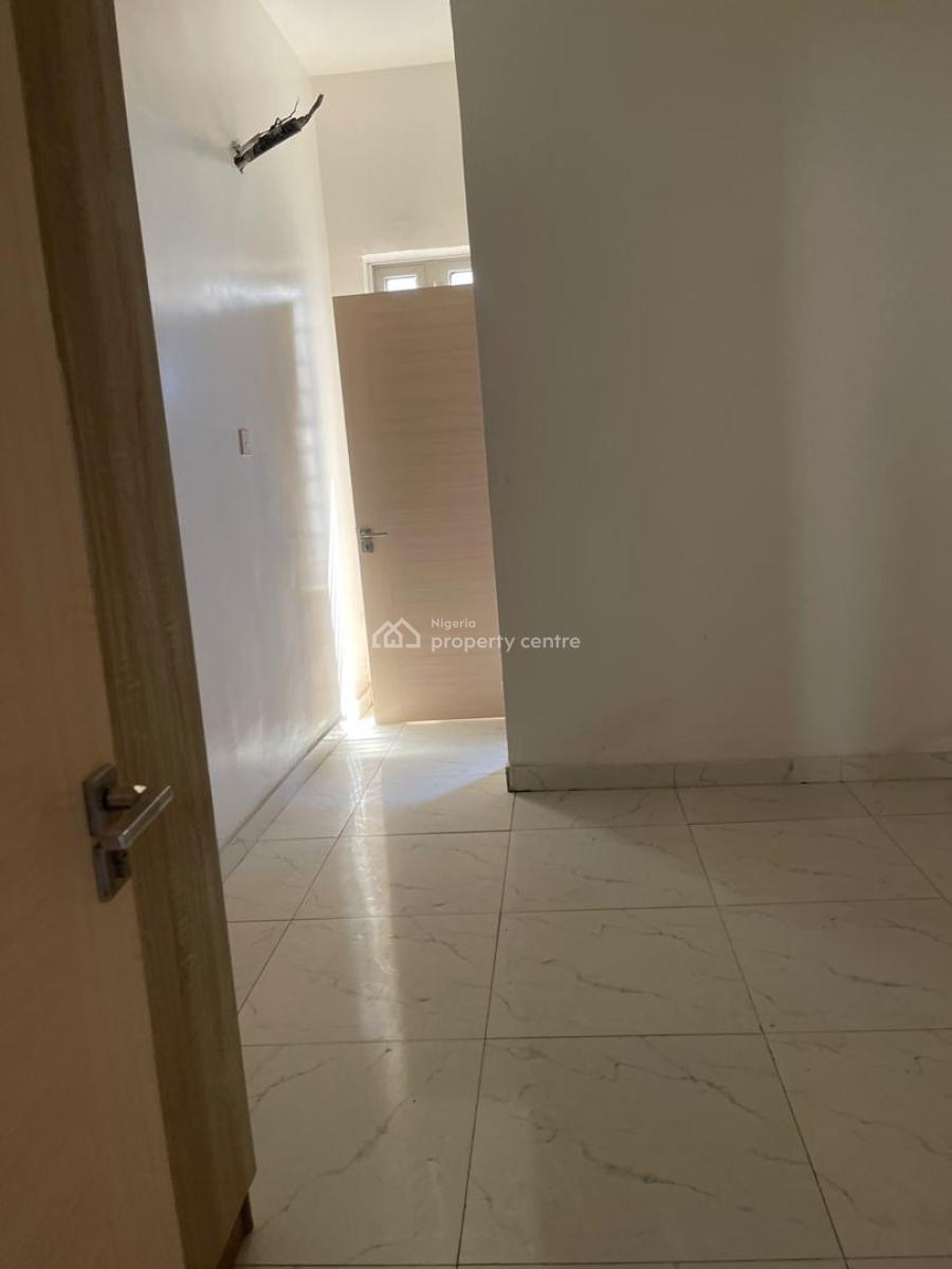 Distress 4 Bedroom Semi-detached Duplex, Gra, Ikota, Lekki, Lagos, Semi-detached Duplex for Sale