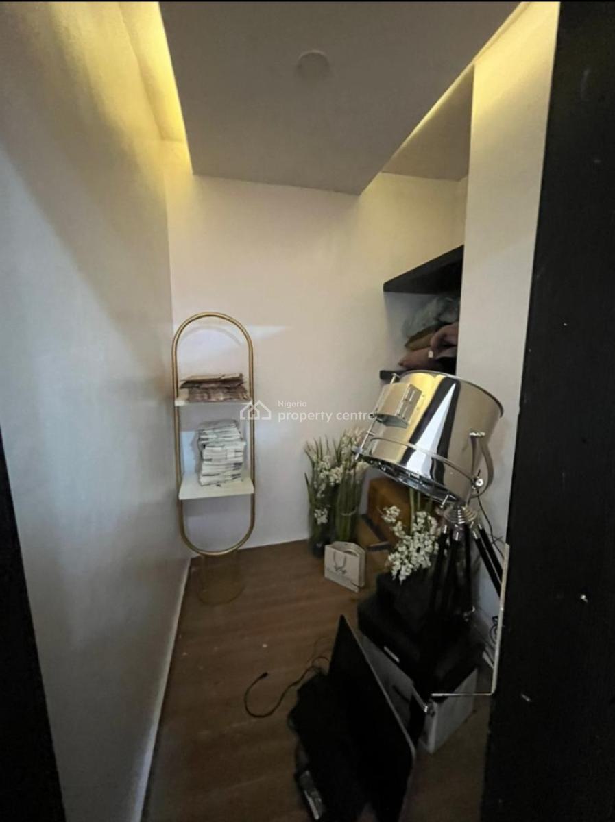 Commercial Space Directly Facing The Road, Suitable for Business, Lekki Phase 1, Lekki, Lagos, Commercial Property for Rent