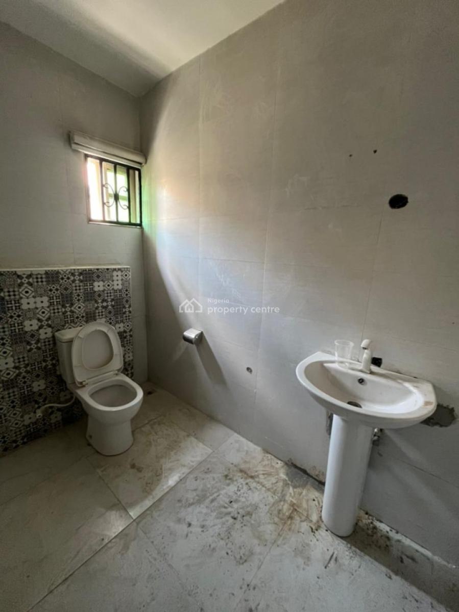 Commercial Space Directly Facing The Road, Suitable for Business, Lekki Phase 1, Lekki, Lagos, Commercial Property for Rent