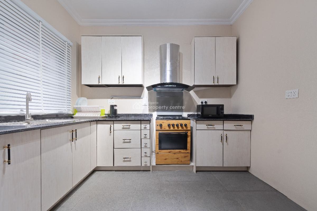 Exclusive Three Bedroom Apartment with Modern Features, Exclusive 3 Bedroom Apartment with Modern Features, Lekki Phase 1, Lekki, Lagos, Flat / Apartment Short Let