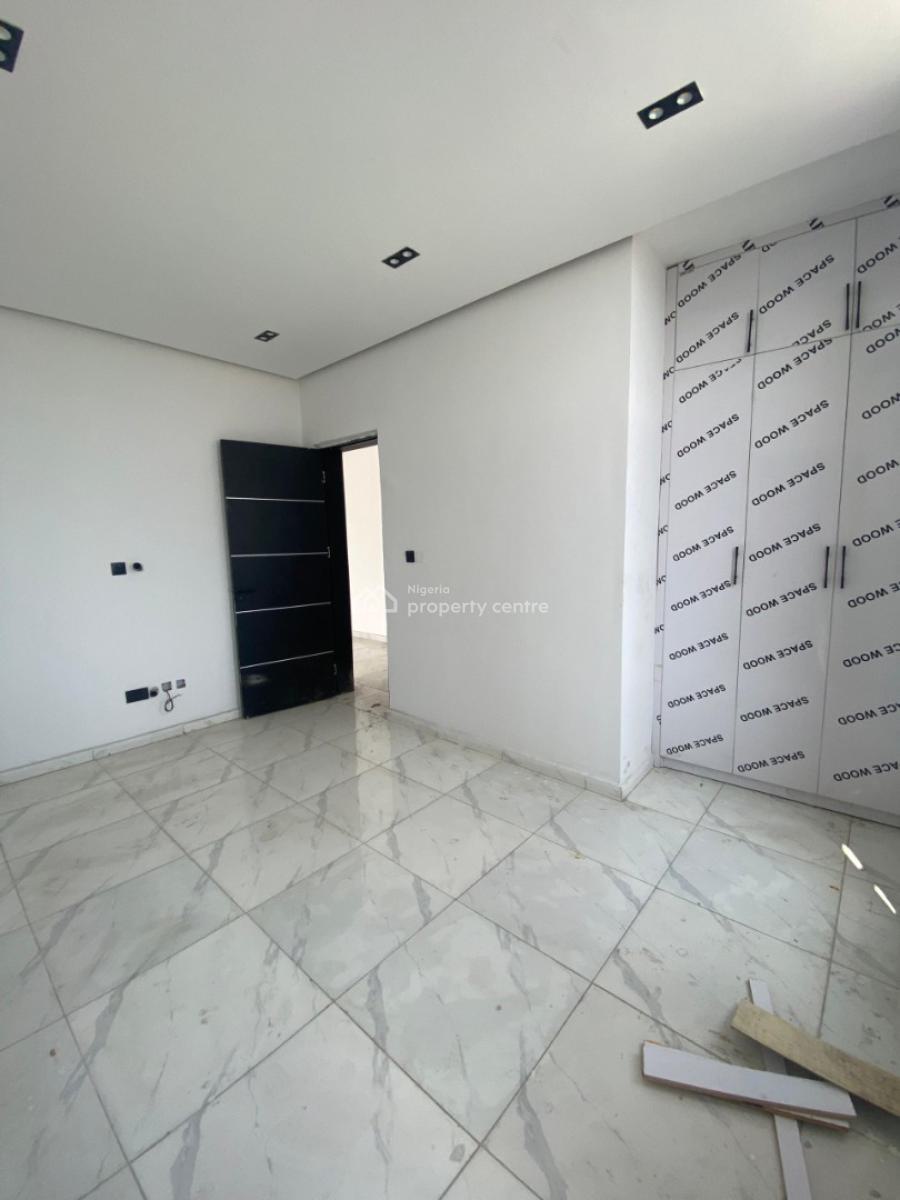 Rooftop Terrace Apartment ! 2-bedroom in Ologolo, Ologolo, Lekki, Lagos, Flat / Apartment for Sale