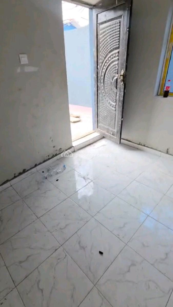 Standard and Spacious Mini Flat, Yaba, Yaba, Lagos, Mini Flat (room and Parlour) for Rent