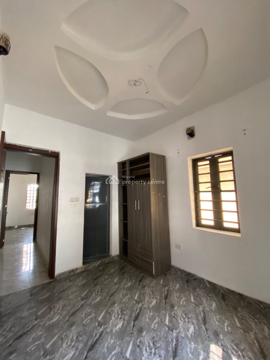 Clean 2bedroom Apartment, Chevron Alternative Route, Lekki Phase 2, Lekki, Lagos, Flat / Apartment for Rent