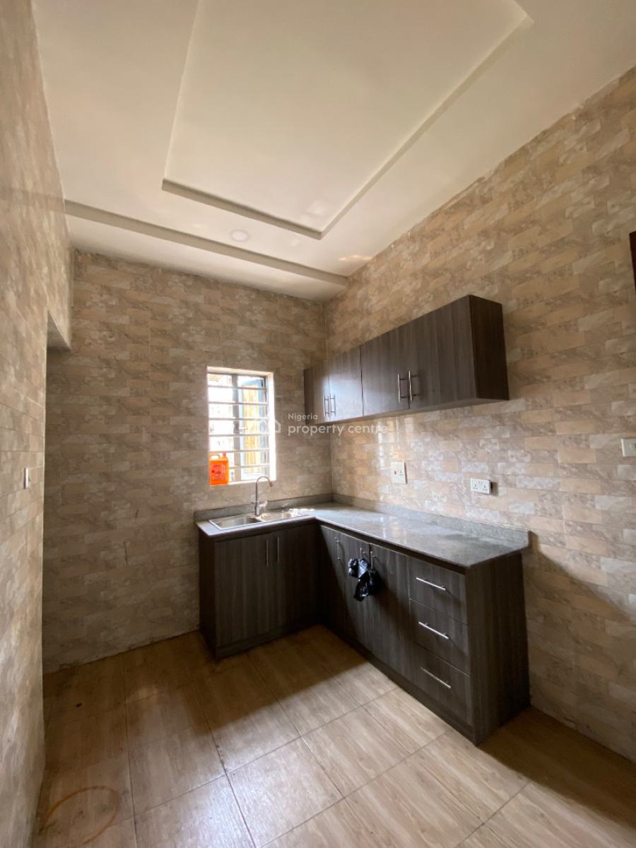 Clean 2bedroom Apartment, Chevron Alternative Route, Lekki Phase 2, Lekki, Lagos, Flat / Apartment for Rent