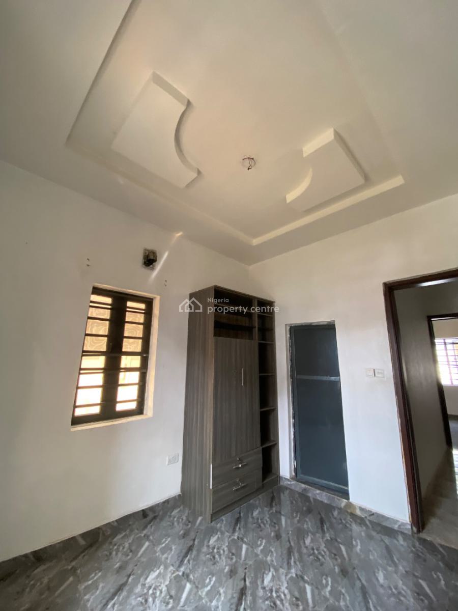 Clean 2bedroom Apartment, Chevron Alternative Route, Lekki Phase 2, Lekki, Lagos, Flat / Apartment for Rent