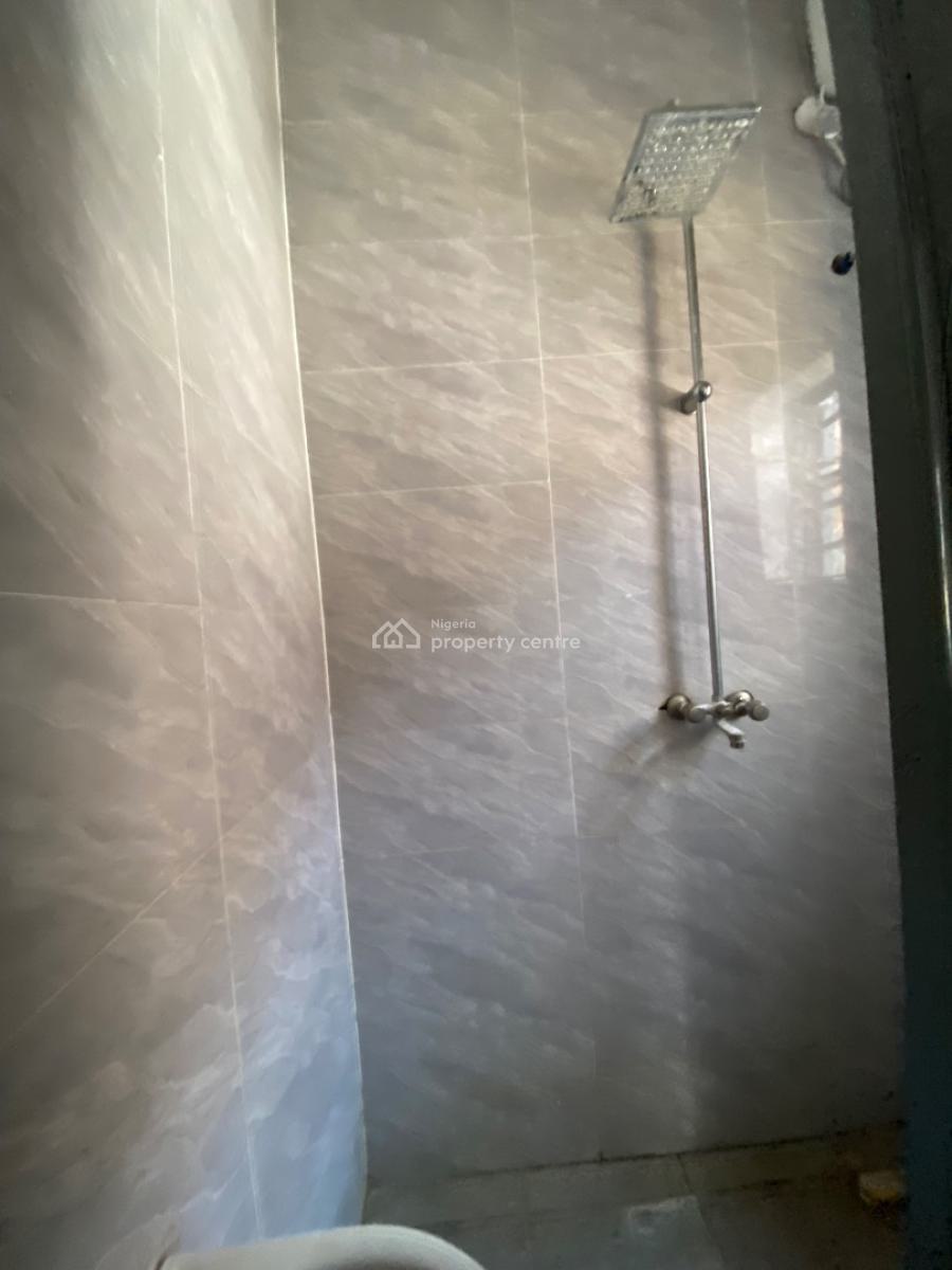 Clean 2bedroom Apartment, Chevron Alternative Route, Lekki Phase 2, Lekki, Lagos, Flat / Apartment for Rent