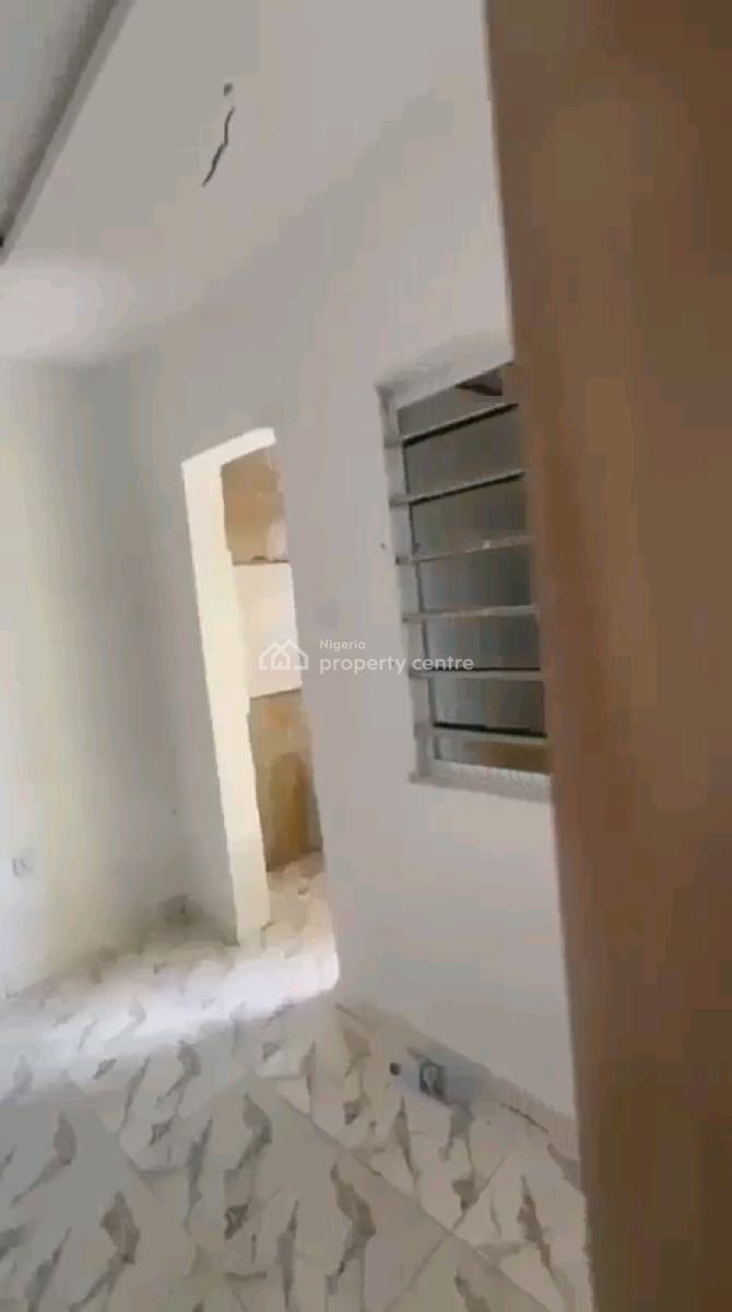 Standard and Spacious 2 Bedroom, Somolu, Shomolu, Lagos, Flat / Apartment for Rent