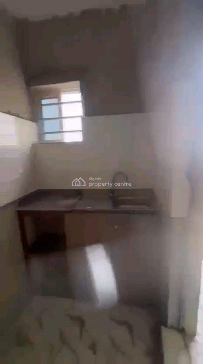 Standard and Spacious 2 Bedroom, Somolu, Shomolu, Lagos, Flat / Apartment for Rent