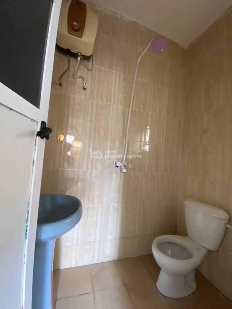 Renovated Spacious 2 Bedroom Apartment, Silverland Estate Sangotedo Ajah, Sangotedo, Ajah, Lagos, Flat / Apartment for Rent