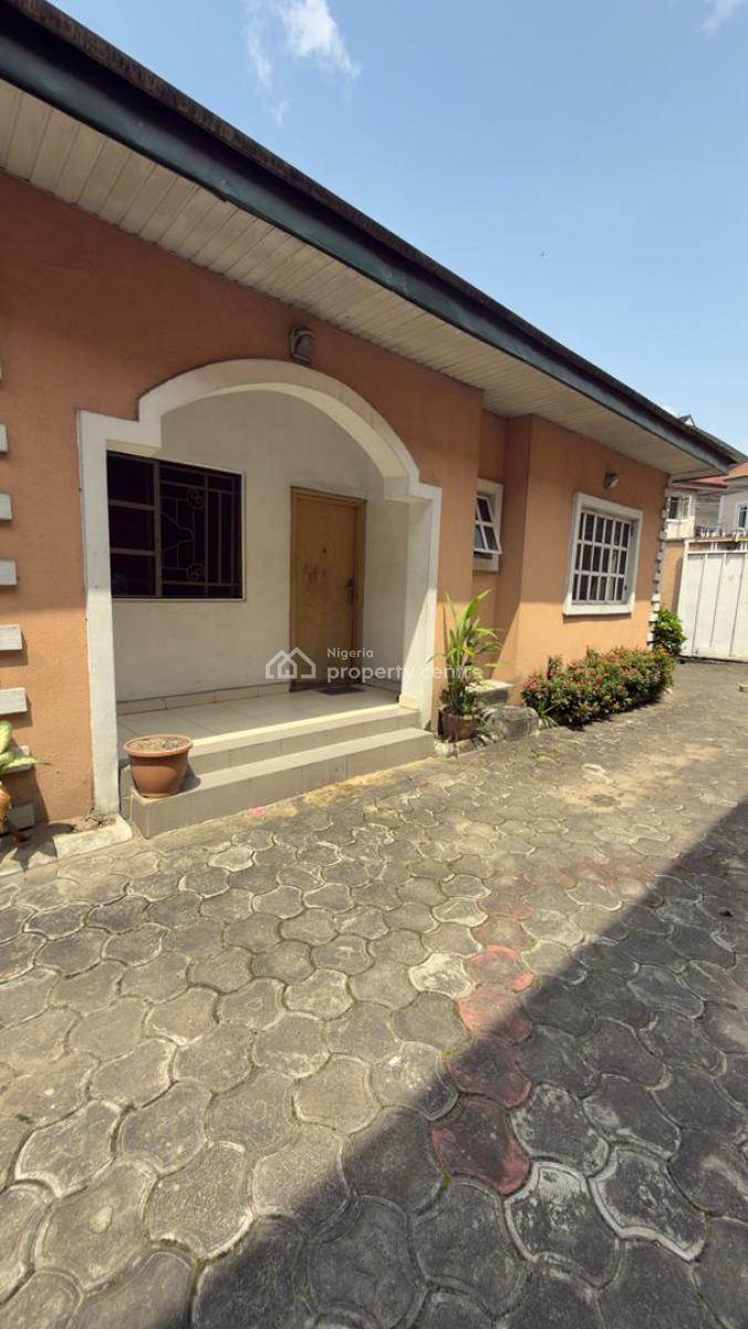 a Unit 3 & 2  Bedrooms Bungalow, Woji Port Harcourt, Port Harcourt, Rivers, Block of Flats for Sale