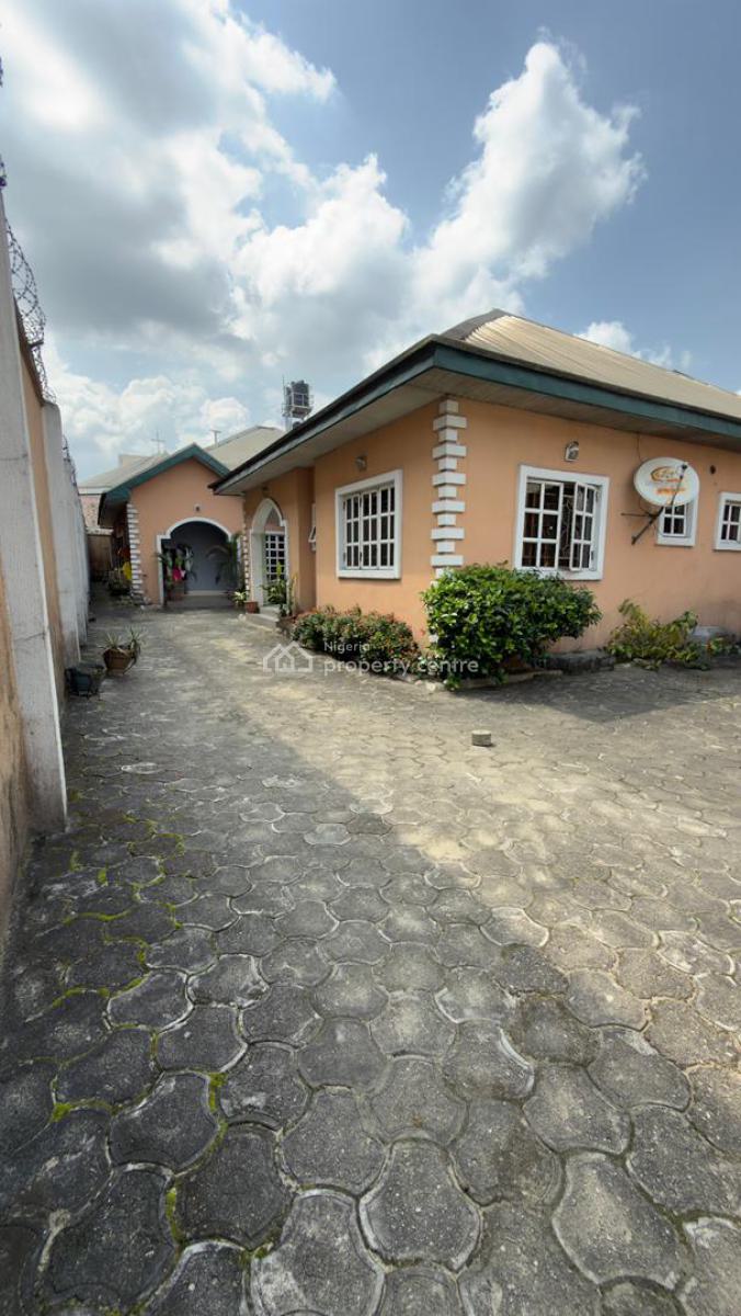 a Unit 3 & 2  Bedrooms Bungalow, Woji Port Harcourt, Port Harcourt, Rivers, Block of Flats for Sale