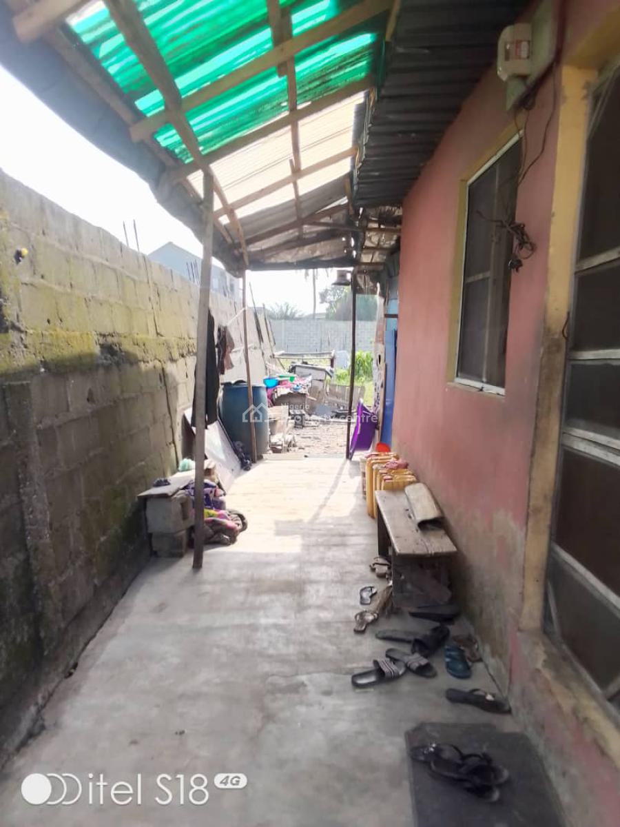 Distress Land for S at Folarin Olawale Close Off Ajibola Crescent a, Alapere, Ketu, Lagos, Land for Sale