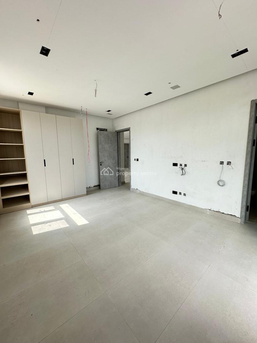 Outstanding Luxury Spacious 2 Bedroom Apartment with Bq, Lekki Phase 1, Lekki, Lagos, Flat / Apartment for Sale