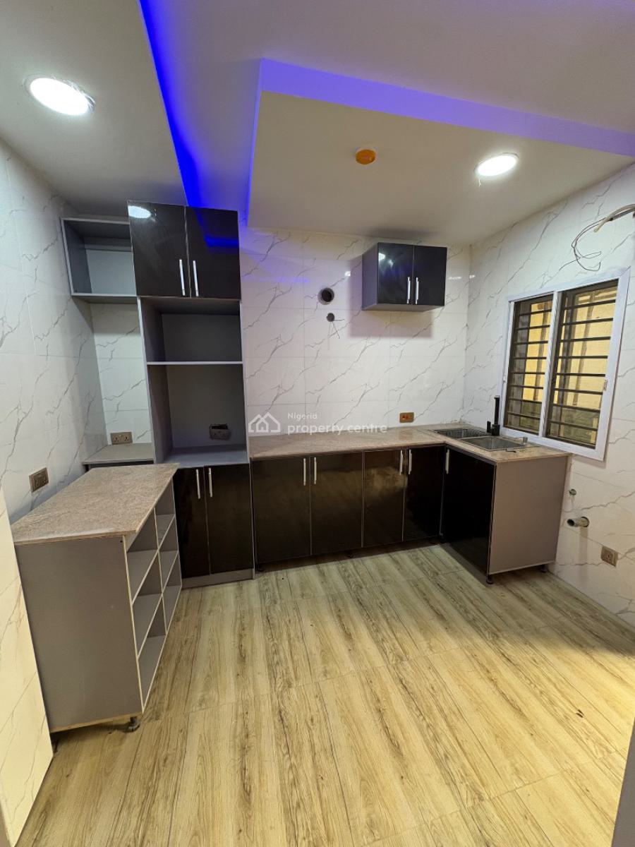 2bedroom Apartment with Bq, Lekki Phase 1, Lekki, Lagos, Block of Flats for Sale