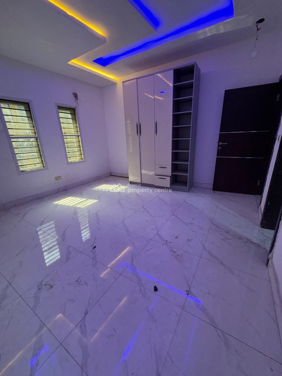 2bedroom Apartment with Bq, Lekki Phase 1, Lekki, Lagos, Block of Flats for Sale