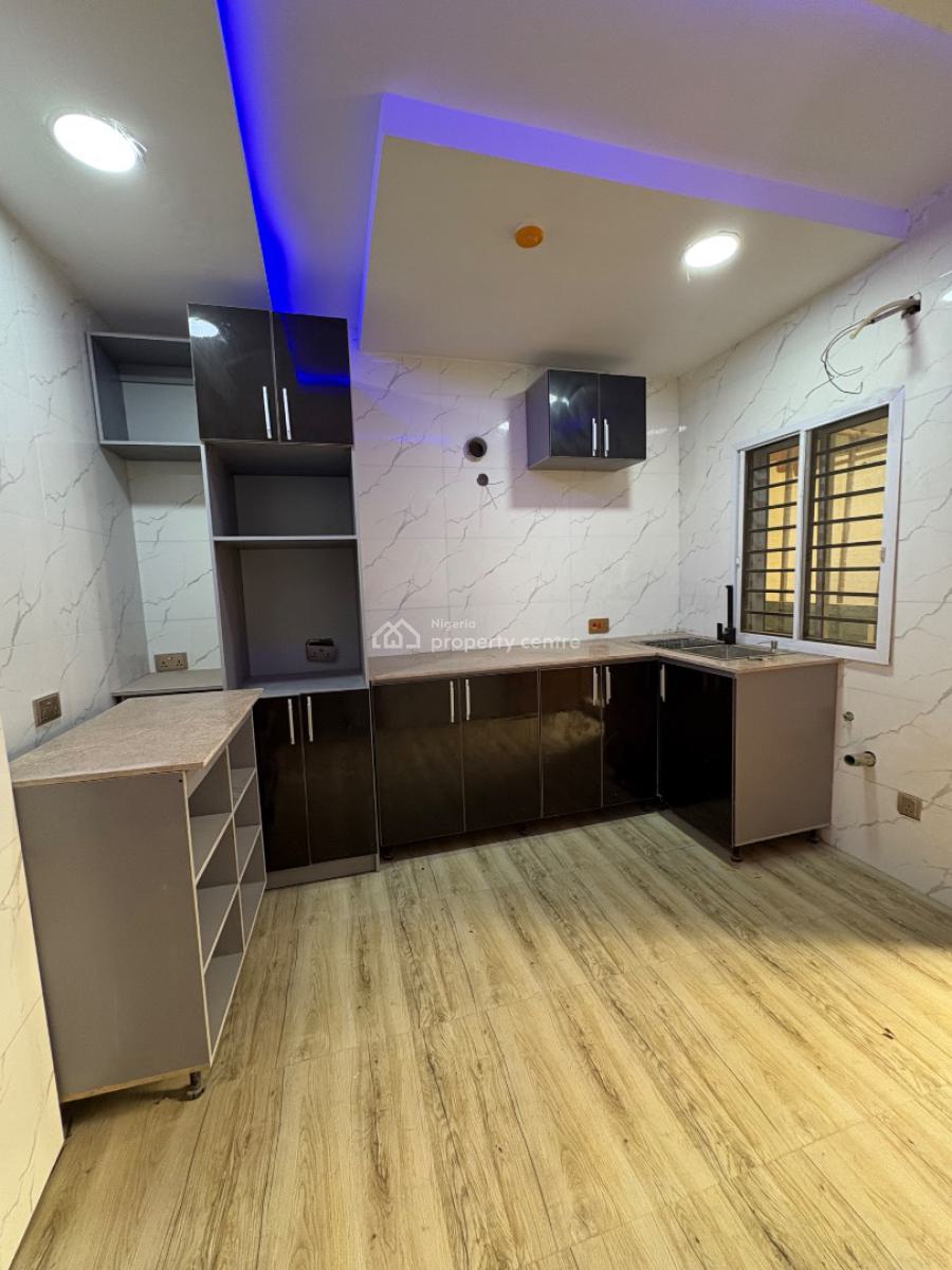 2bedroom Apartment with Bq, Lekki Phase 1, Lekki, Lagos, Block of Flats for Sale