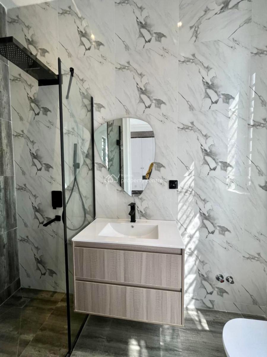 Distress Deal! Exquisite 2 Bedroom Apartment, New Road , Chevron Axis, Lekki, Lagos, Flat / Apartment for Sale