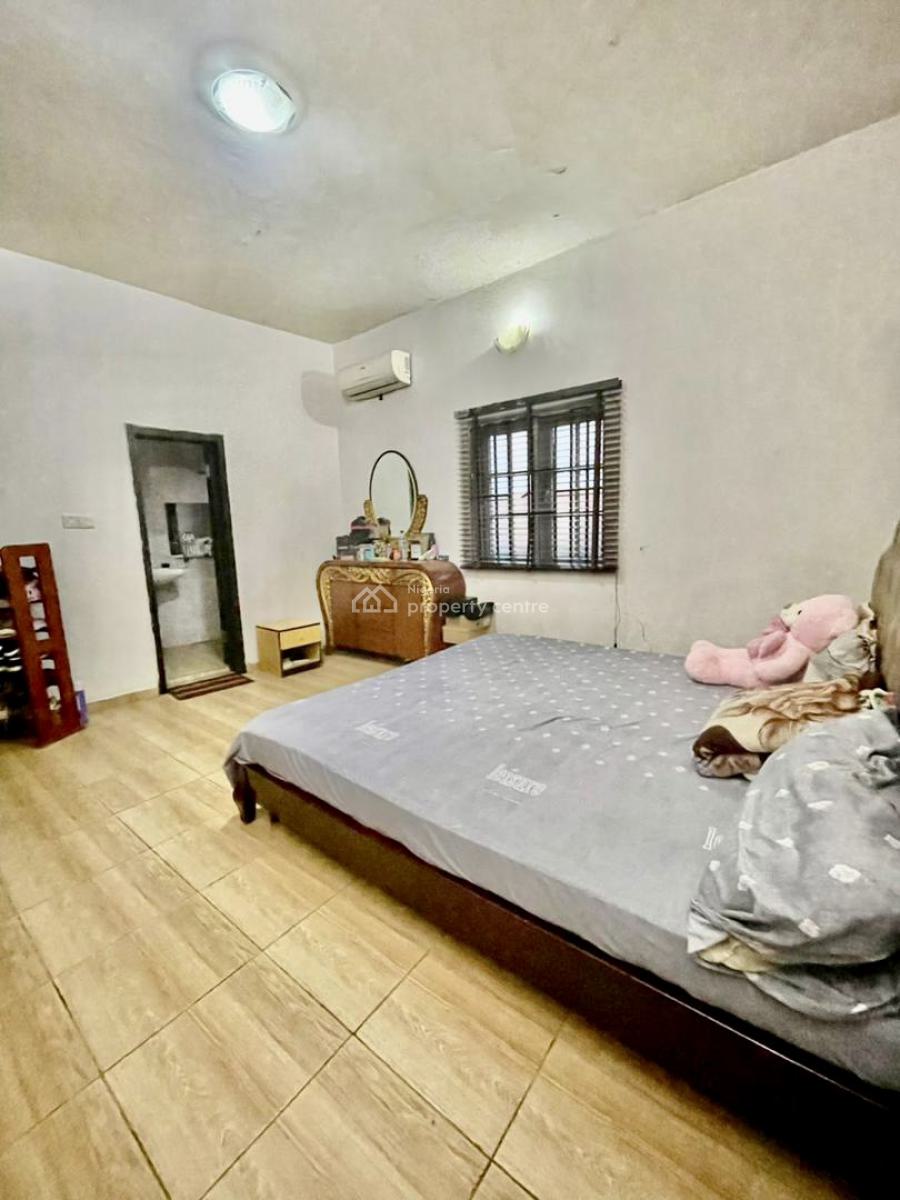 Distress Deal! Exquisite 2 Bedroom Apartment, New Road , Chevron Axis, Lekki, Lagos, Flat / Apartment for Sale