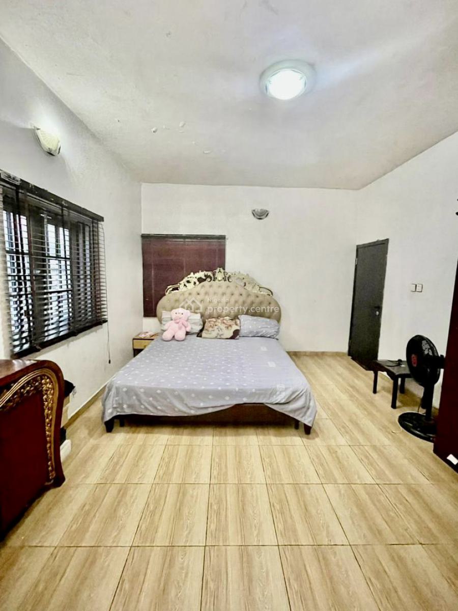 Distress Deal! Exquisite 2 Bedroom Apartment, New Road , Chevron Axis, Lekki, Lagos, Flat / Apartment for Sale